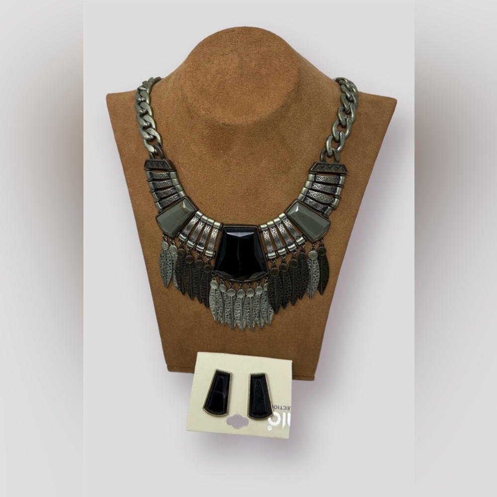 🛍️SALE🛍️ MESA VERDE STATEMENT NECKLACE & EARRING SET - Picture 2 of 12